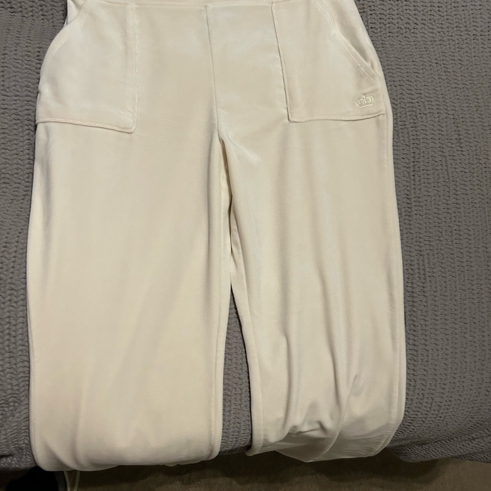 Juicy Couture Cream Straight-Leg Velour Pants